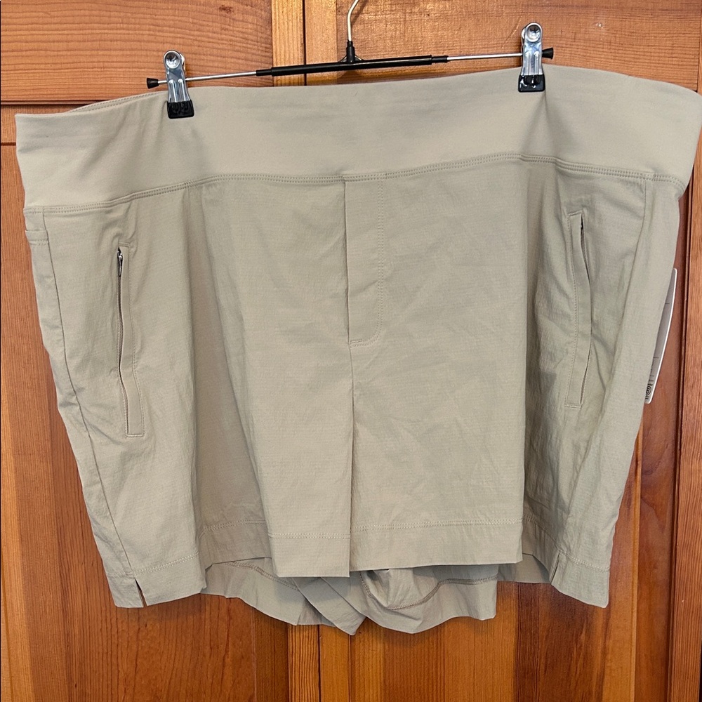 Athleta Khaki Trekkie North Shorts Plus Size 26 NWT 4‑Pocket Lightweight Stretch